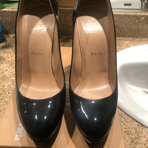 Christian louboutin bianca black patent size 40